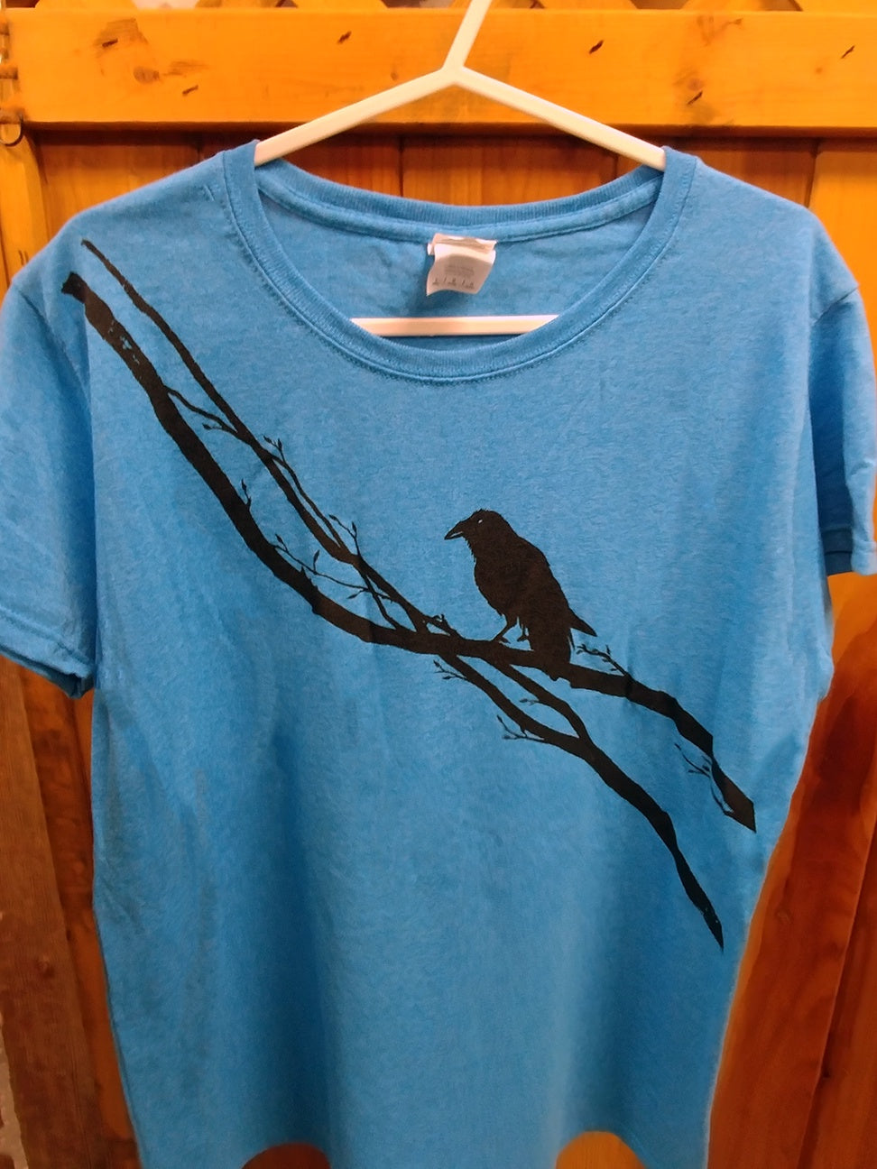 Ladies' T-Shirts - Crow On a Branch